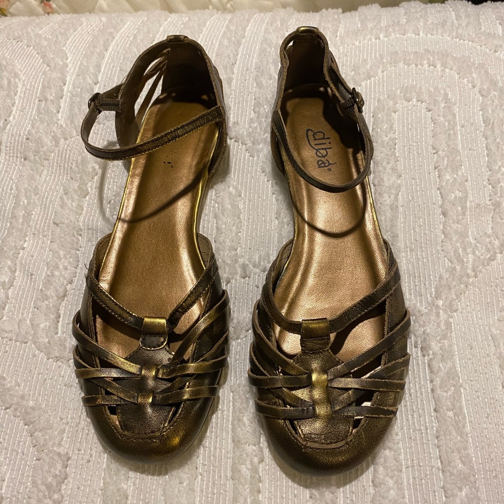 Diba Leather .. Closed Toe Sandals 7 1/2